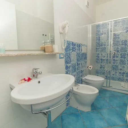 Aquarius Bed and Breakfast 3*