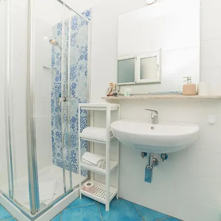 Aquarius Bed & Breakfast 3*